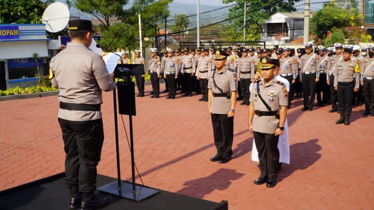 Wakapolres Semarang dan Sejumlah Kapolsek Jajaran Dimutasi
