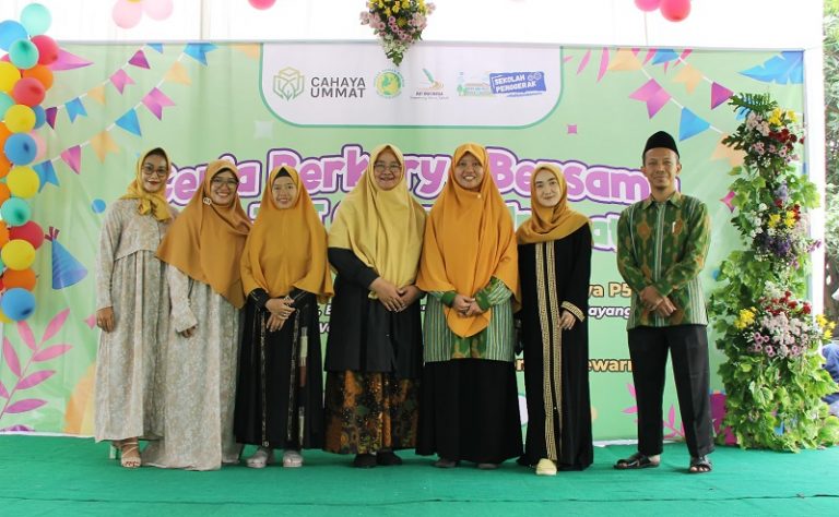 KB-TKIT Cahaya Ummat Bergas Menggelar Pentas Seni dan Parenting